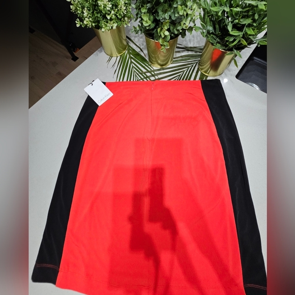NWT CALVIN KLEIN Superbe jupe neuve de longueur midi noir et rouge - Picture 5 of 7